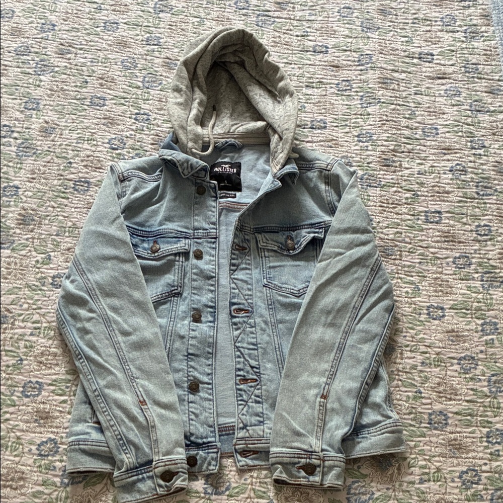 Hollister Men's Denim Jacket with Gray Hood